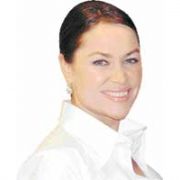 HÜLYA AVŞAR PES ETTİ
